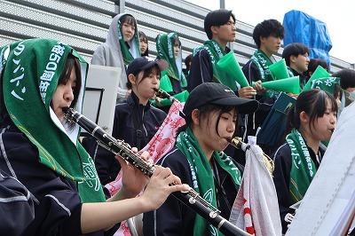 吹奏楽部は両チームを応援